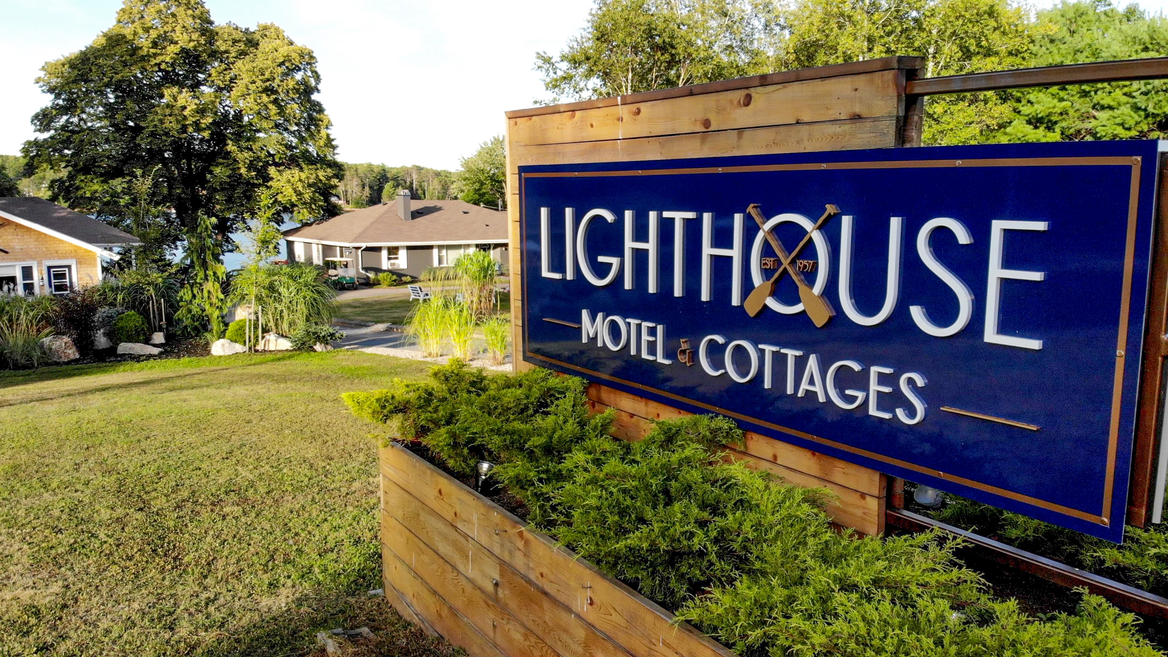 Lighthouse Motel & Cottages - Pleasantville