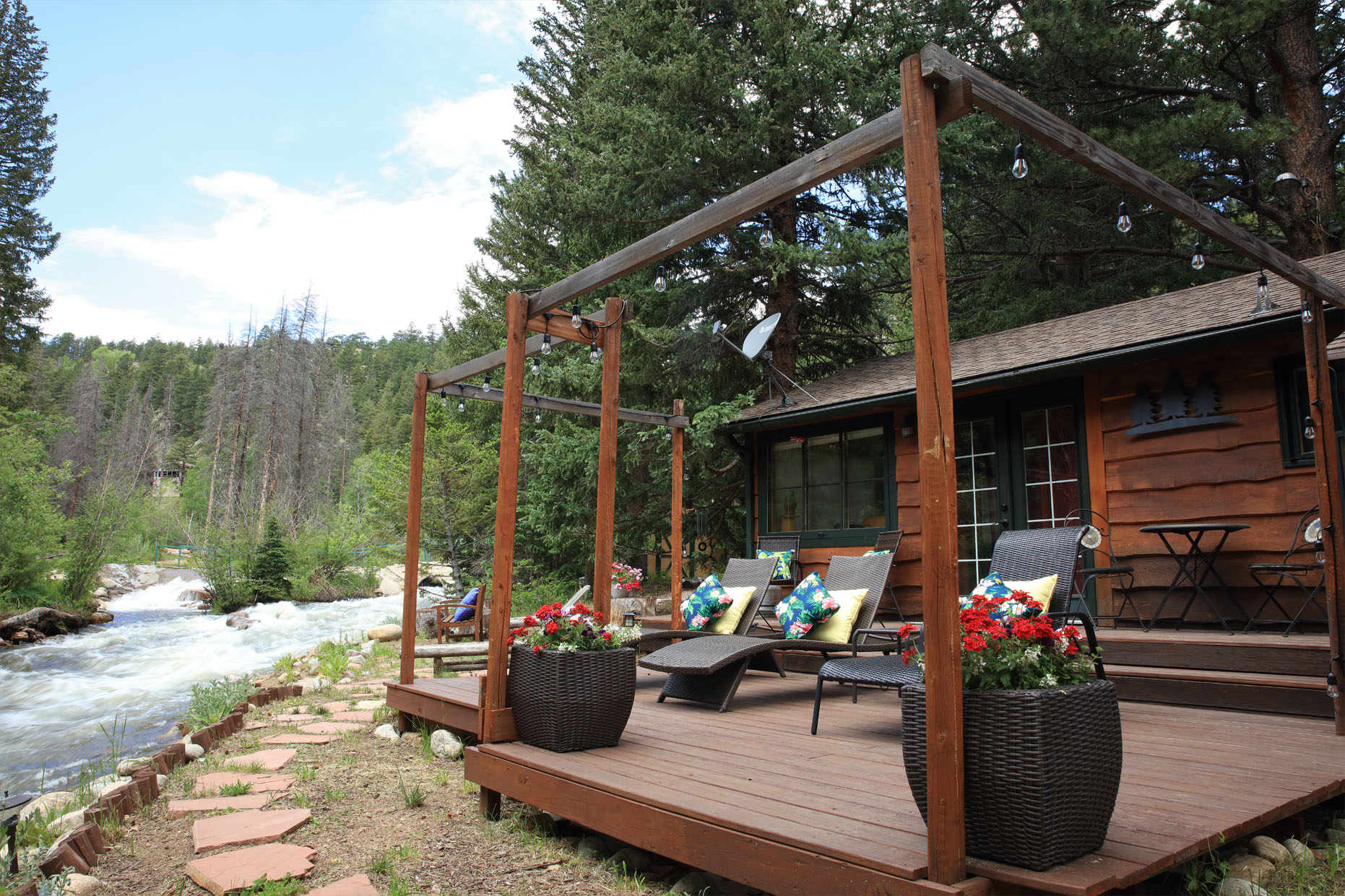 River Bend Mountain Retreat - Raymond, CO